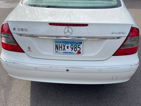 Used 2009 Mercedes-Benz E 350 4MATIC Sedan image 5