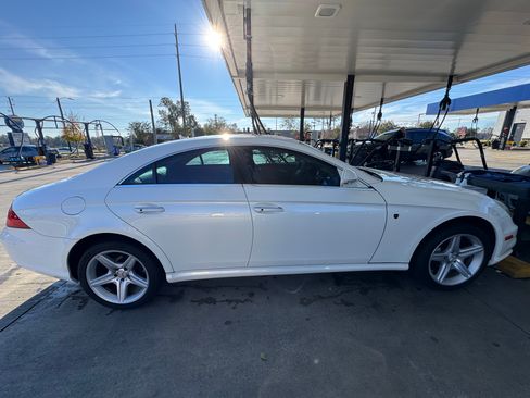 Used 2008 Mercedes-Benz CLS 550 image 4
