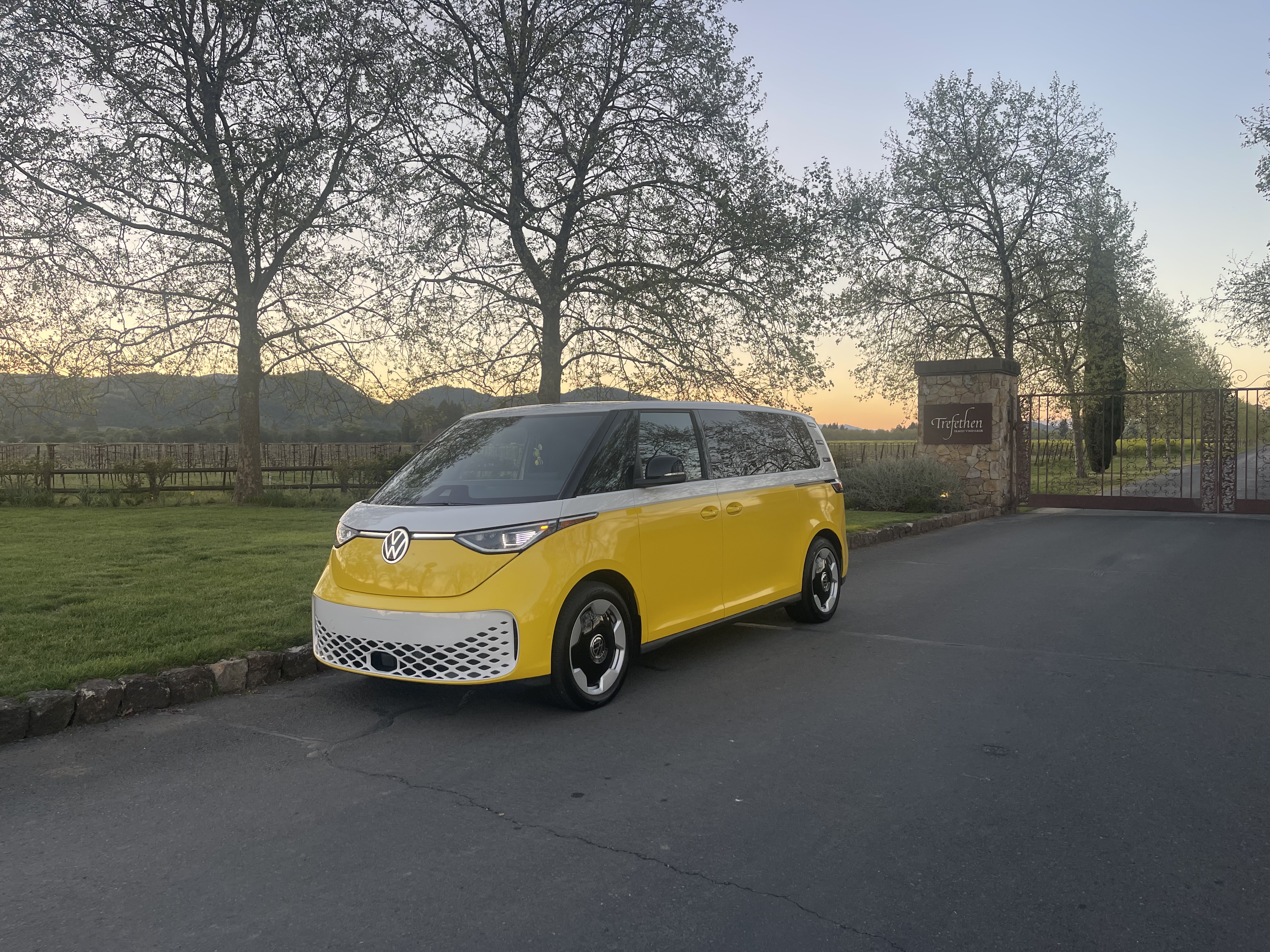 Used 2025 Volkswagen ID. Buzz Pro S RWD image 14