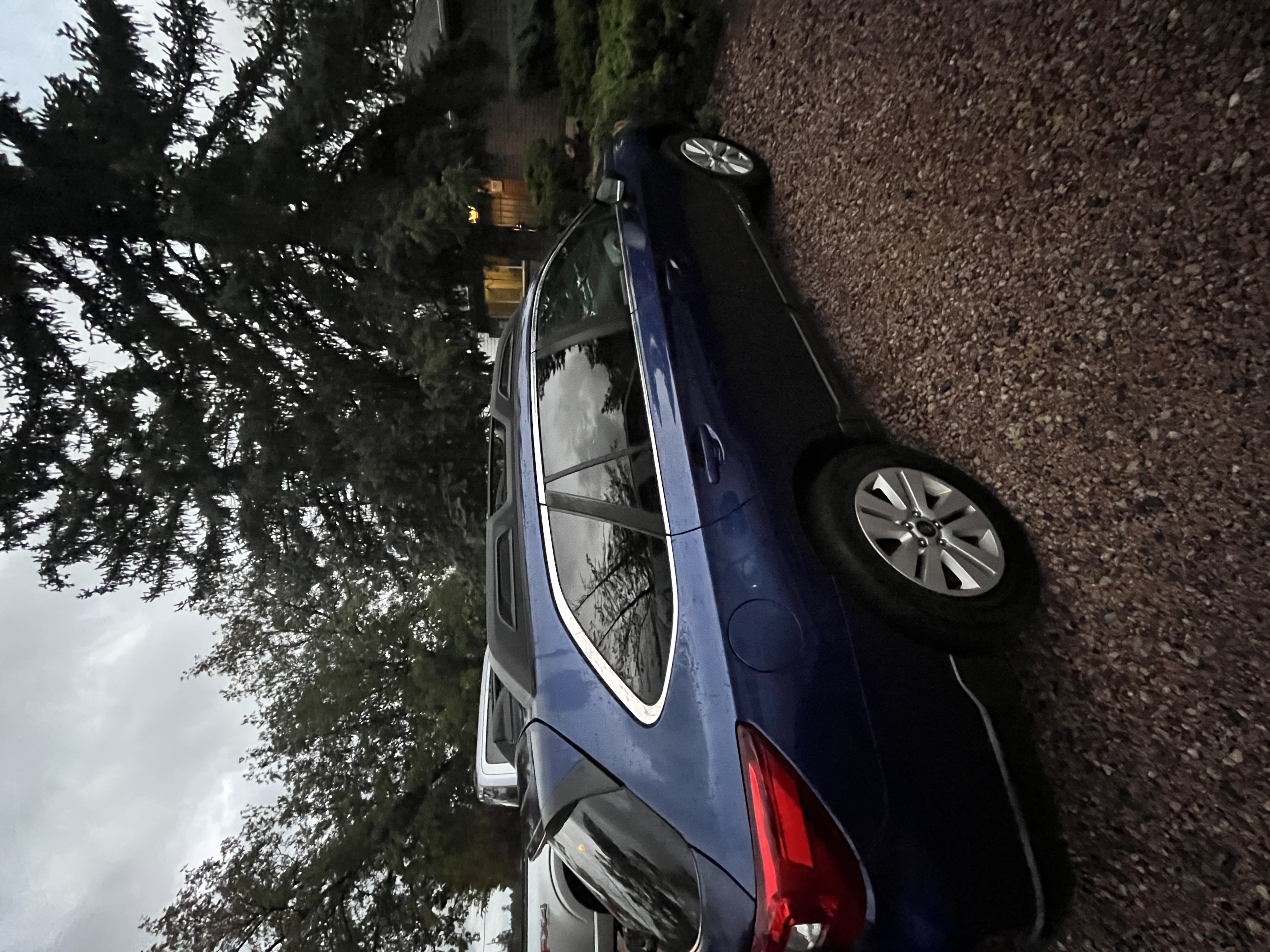 Used 2017 Subaru Outback 2.5i Premium AWD/4WD image 4