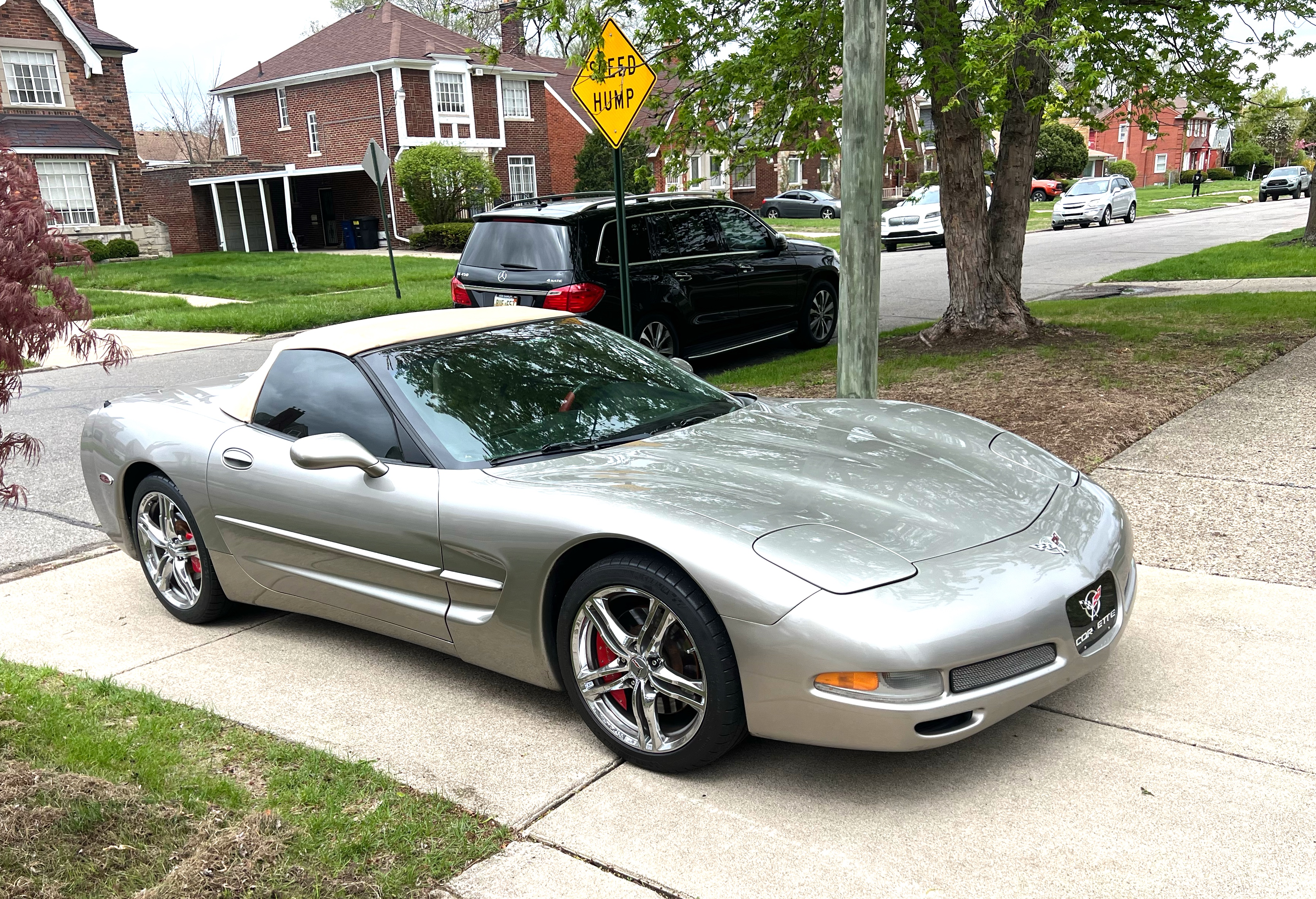 Used 2000 Chevrolet Corvette Convertible w/ Memory Pkg RWD image 1