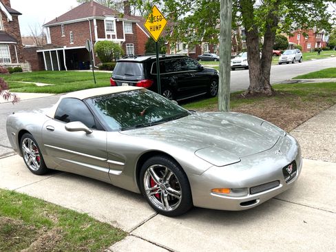 Used 2000 Chevrolet Corvette Convertible w/ Memory Pkg image 1