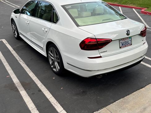 Used 2017 Volkswagen Passat 1.8T R-Line FWD image 5