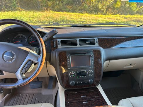 Used 2013 GMC Yukon Denali image 9