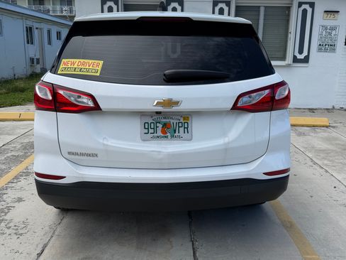 Used 2021 Chevrolet Equinox LS FWD image 5