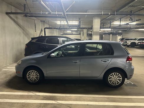 Used 2011 Volkswagen Golf 4-Door FWD image 4