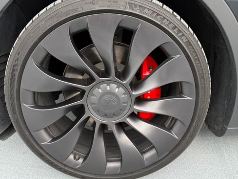 Used 2023 Tesla Model Y Performance AWD/4WD image 19