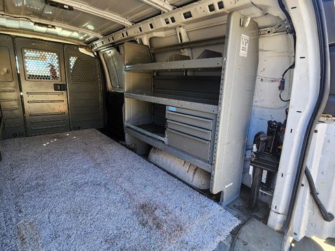 Used 2015 GMC Savana 2500 Van 3D image 9