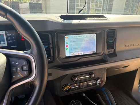 Used 2022 Ford Bronco Black Diamond image 6