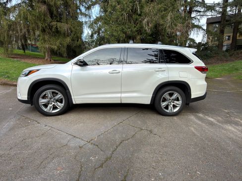 Used 2019 Toyota Highlander Limited Platinum image 4