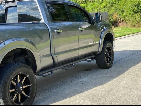 Used 2017 Nissan Titan SV image 4