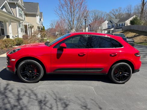 Used 2021 Porsche Macan image 1