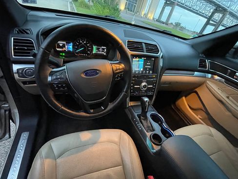 Used 2017 Ford Explorer Limited w/ Equipment Group 301A image 9