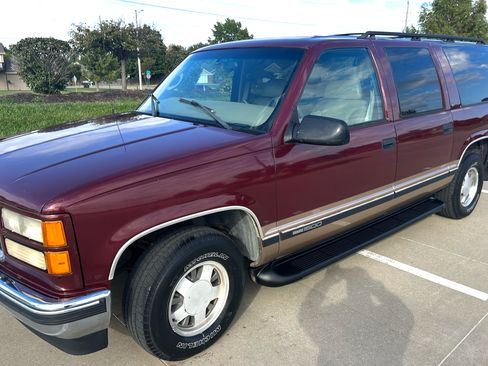Used 1999 GMC Suburban Sport Utility w/ Marketing Opt Pkg 3 image 27