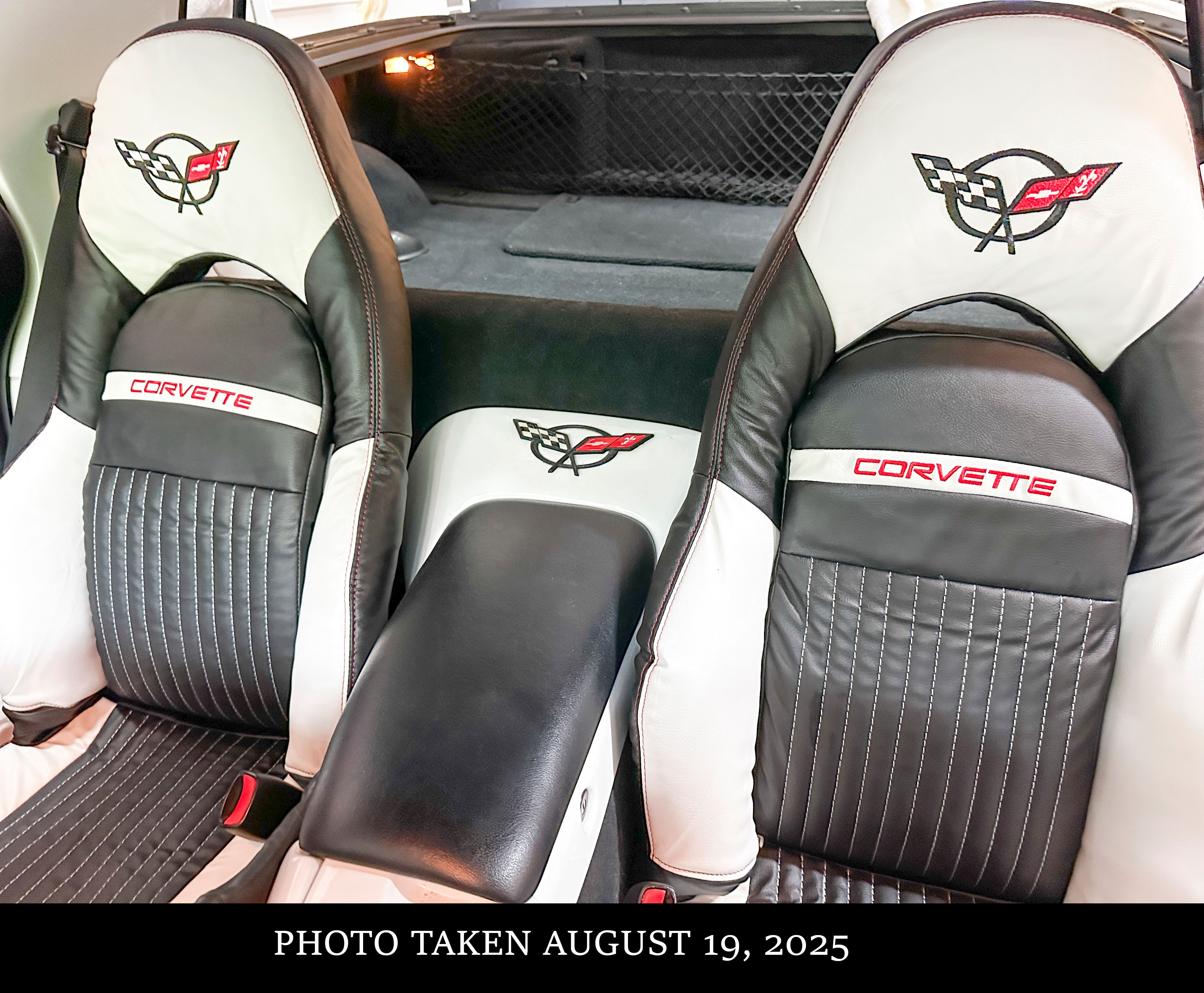 Used 1998 Chevrolet Corvette Coupe w/ Roof Pkg RWD image 10