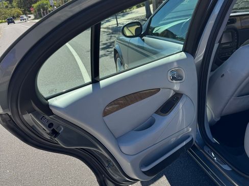 Used 2005 Jaguar S-TYPE R image 16