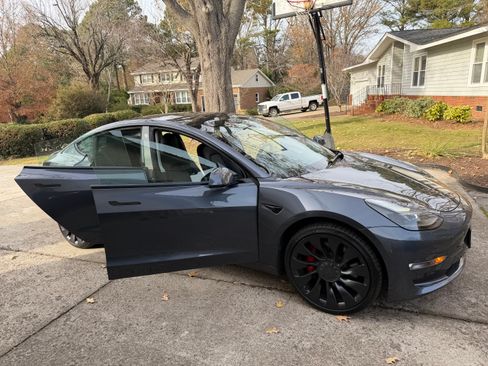 Used 2023 Tesla Model 3 Performance image 4