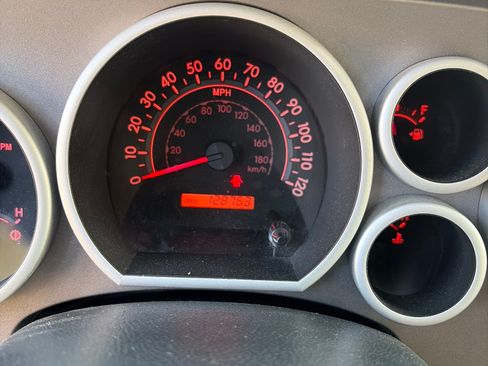 Used 2012 Toyota Tundra 4x4 CrewMax image 11