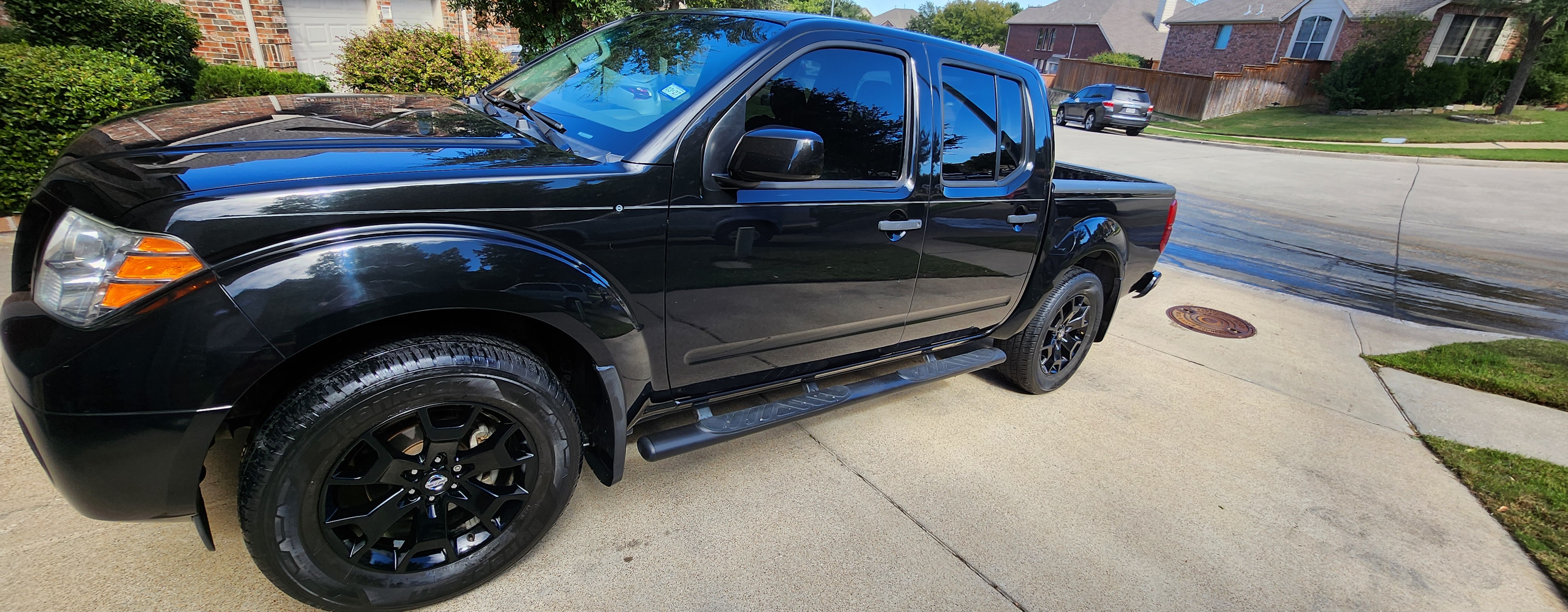 Used 2021 Nissan Frontier SV w/ Midnight Edition Floor Mats AWD/4WD image 9