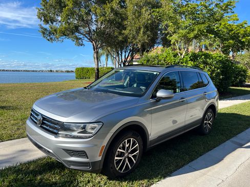 Used 2019 Volkswagen Tiguan SE w/ Panoramic Sunroof Package image 5