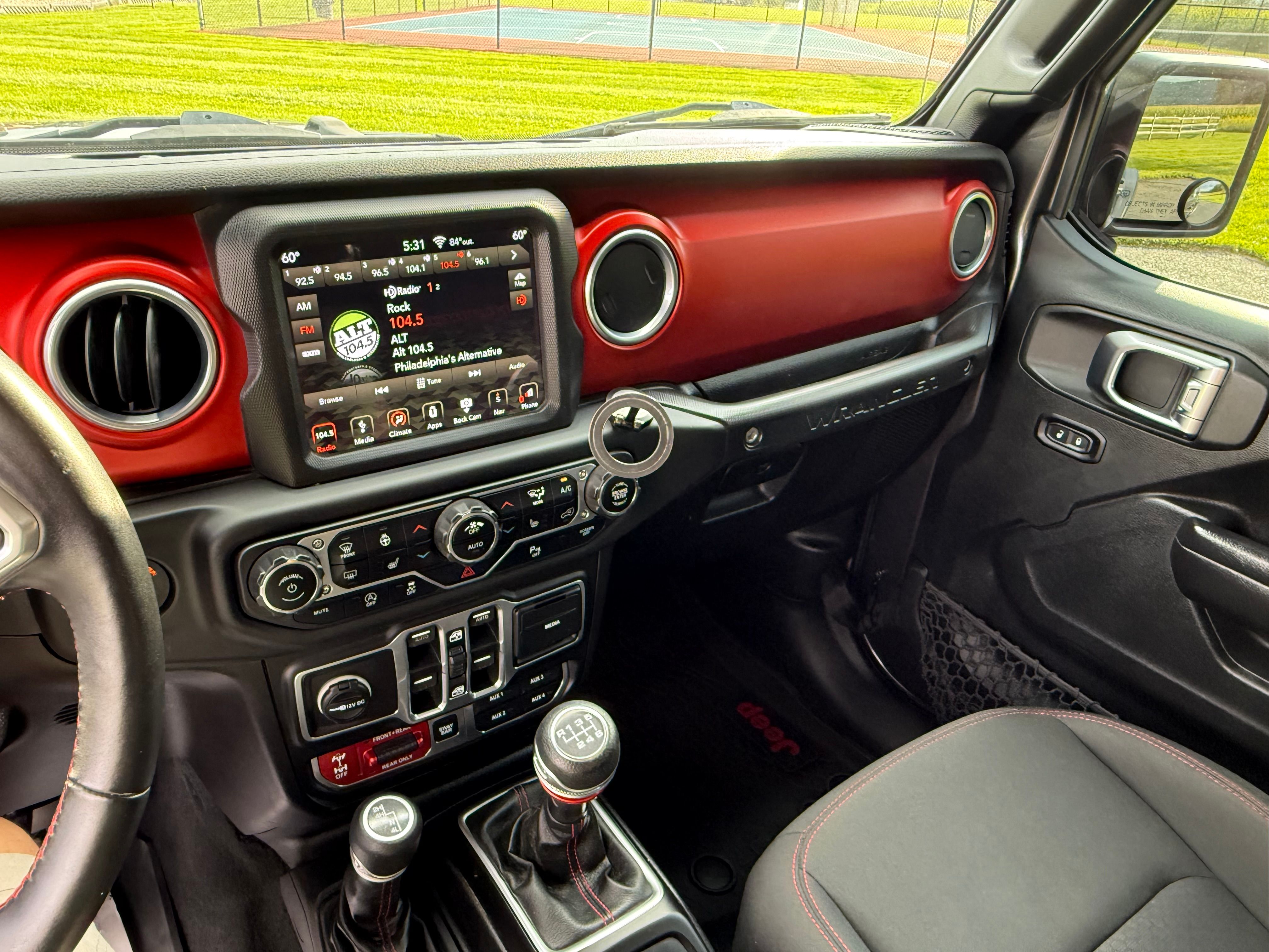 Used 2018 Jeep Wrangler Unlimited Rubicon w/ Dual Top Group AWD/4WD image 11