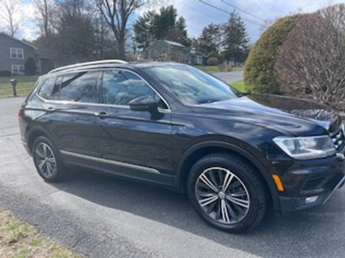 Used 2018 Volkswagen Tiguan SEL image 1