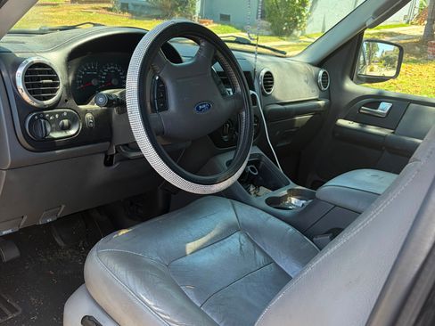 Used 2003 Ford Expedition XLT RWD image 4