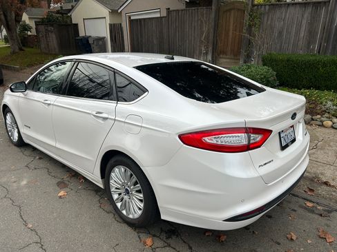 Used 2016 Ford Fusion SE image 5