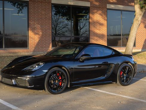 Used 2018 Porsche 718 Cayman S image 1