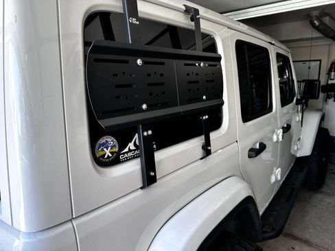 Used 2018 Jeep Wrangler Unlimited Sahara AWD/4WD image 14