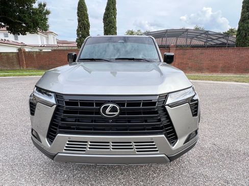 Used 2024 Lexus GX 550 AWD/4WD image 2
