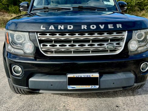 Used 2016 Land Rover LR4 HSE Silver Edition image 4