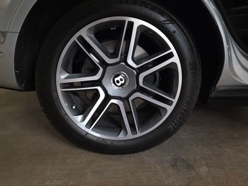 Used 2018 Bentley Bentayga Onyx Edition image 14