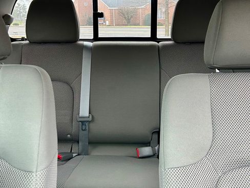 Used 2021 Nissan Frontier SV w/ Midnight Edition Floor Mats image 27