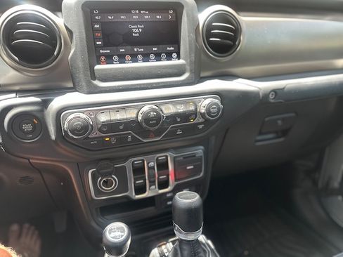 Used 2020 Jeep Gladiator Sport w/ Quick Order Package 24S AWD/4WD image 9