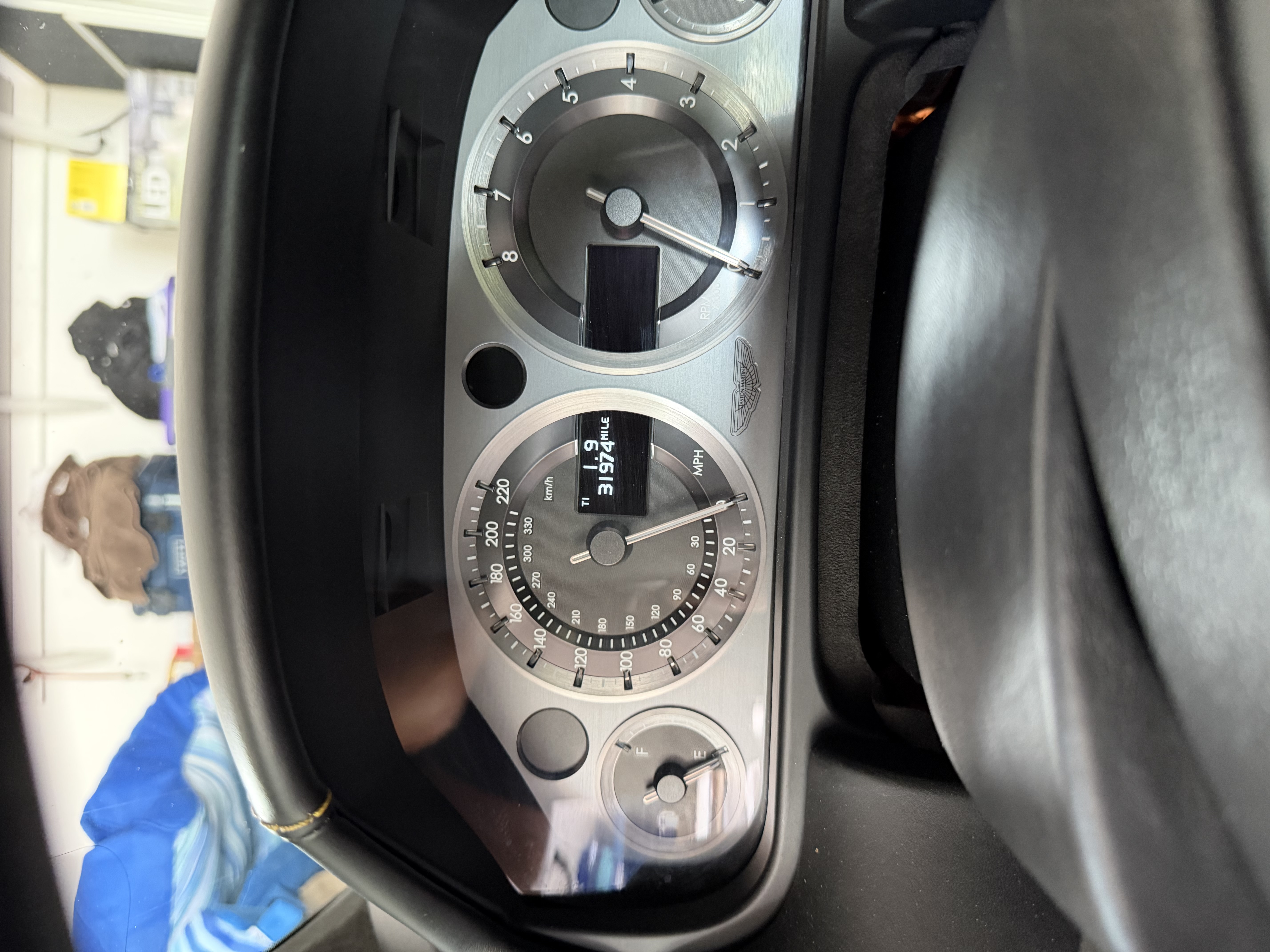 Used 2008 Aston Martin V8 Vantage Roadster RWD image 2