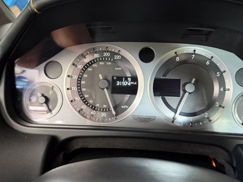 Used 2008 Aston Martin V8 Vantage Roadster RWD image 2