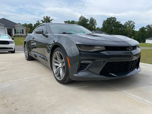 Used 2016 Chevrolet Camaro SS RWD image 4