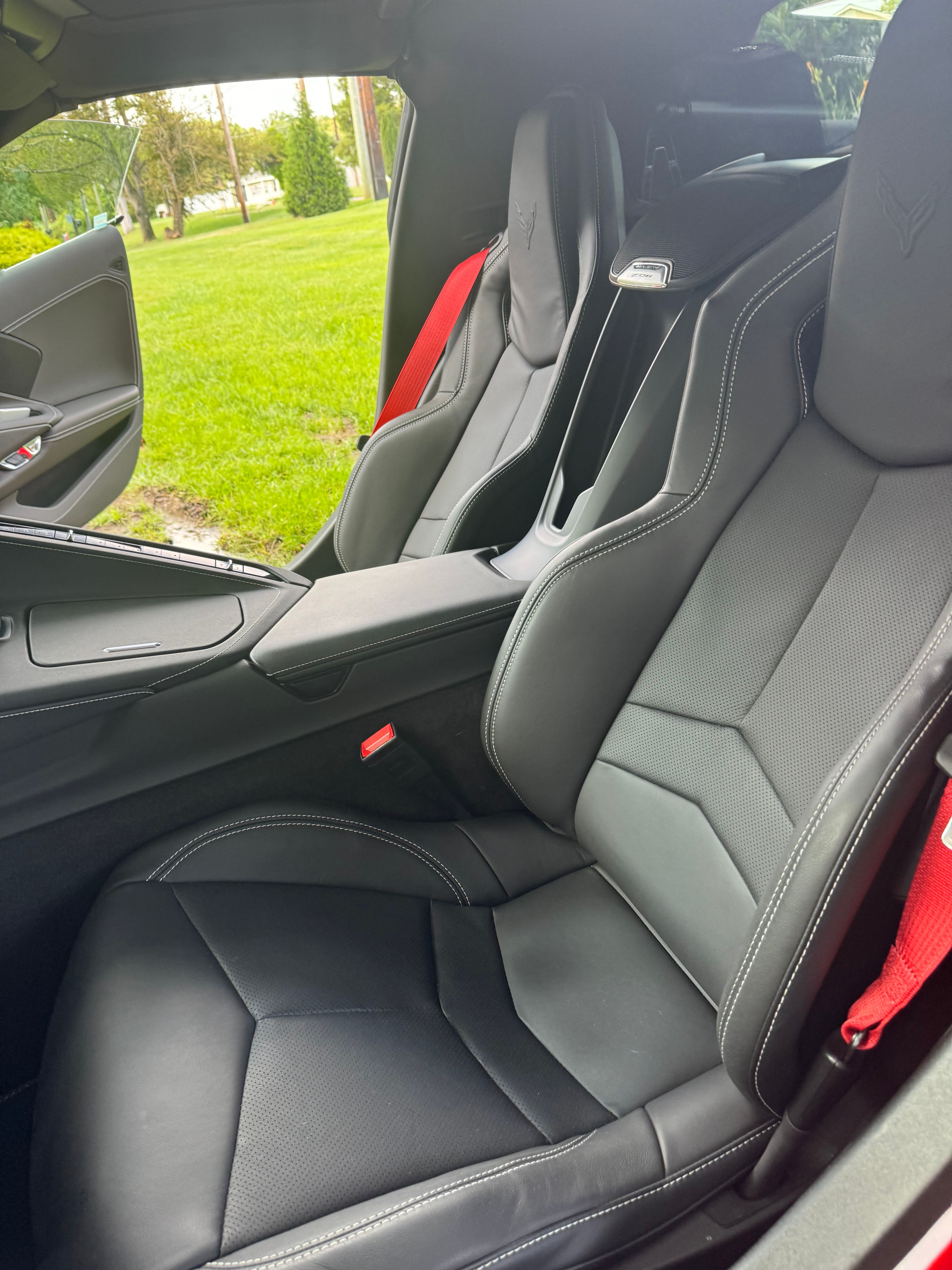 Used 2024 Chevrolet Corvette Z06 RWD image 28