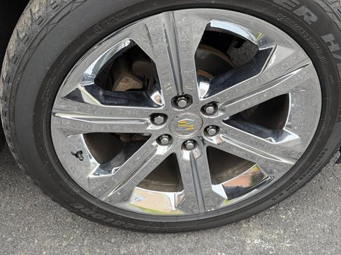 Used 2015 Cadillac Escalade Premium image 17