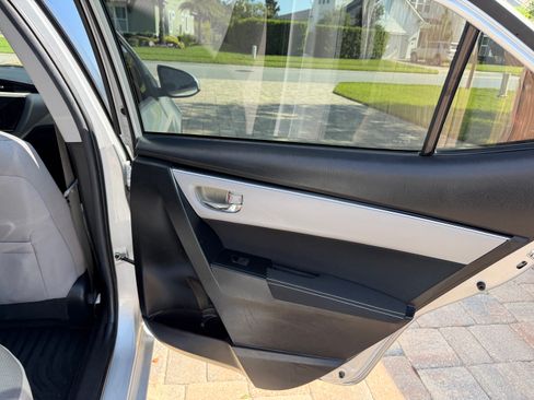 Used 2018 Toyota Corolla LE FWD image 19
