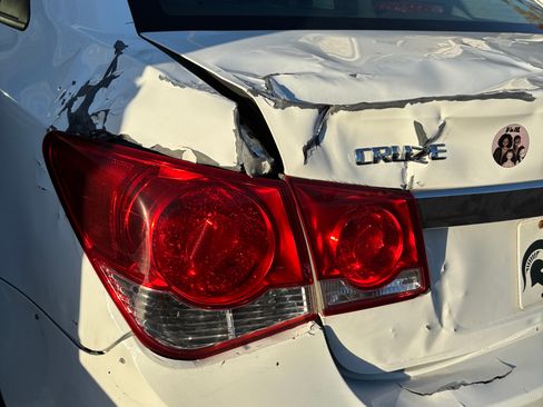 Used 2013 Chevrolet Cruze LS image 6