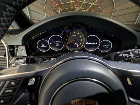 Used 2019 Porsche Cayenne S image 12