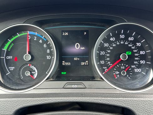 Used 2016 Volkswagen e-Golf SE w/ DC Fast Charging Package image 18