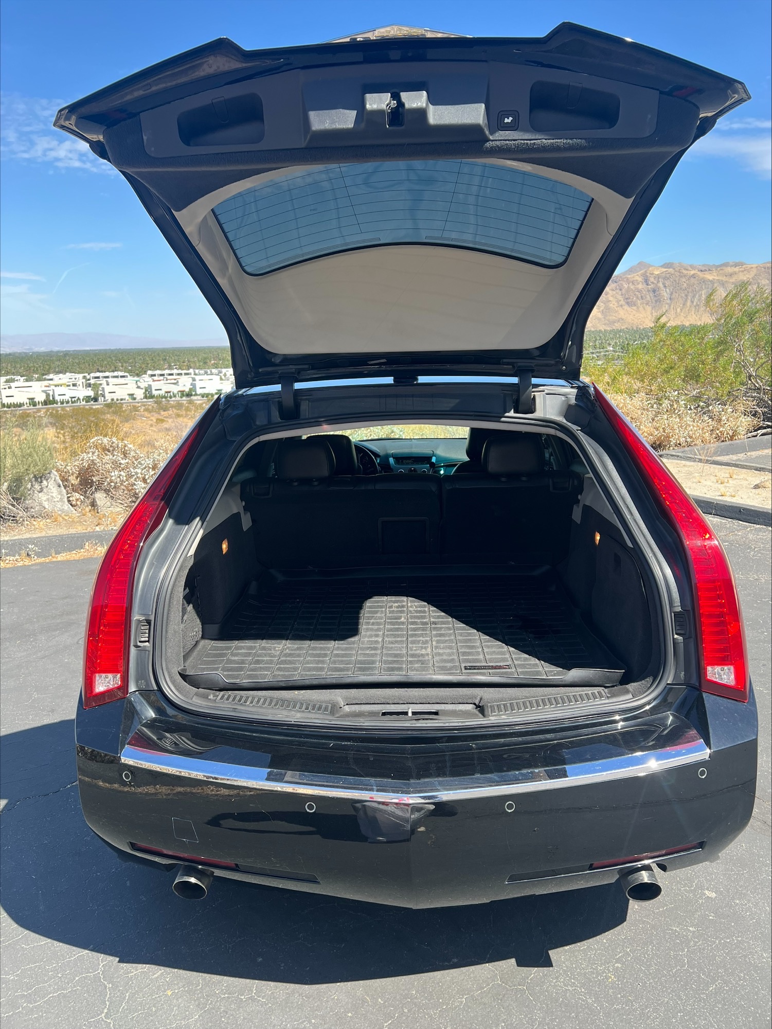 Used 2010 Cadillac CTS Premium RWD image 6
