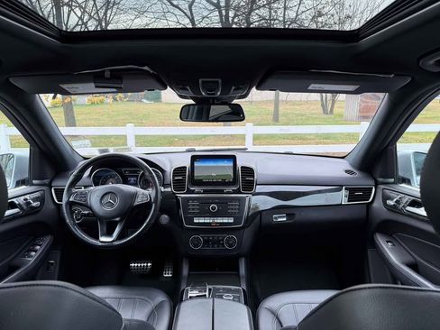 Used 2019 Mercedes-Benz GLE 400 400 4MATIC Sport Utility 4D image 6