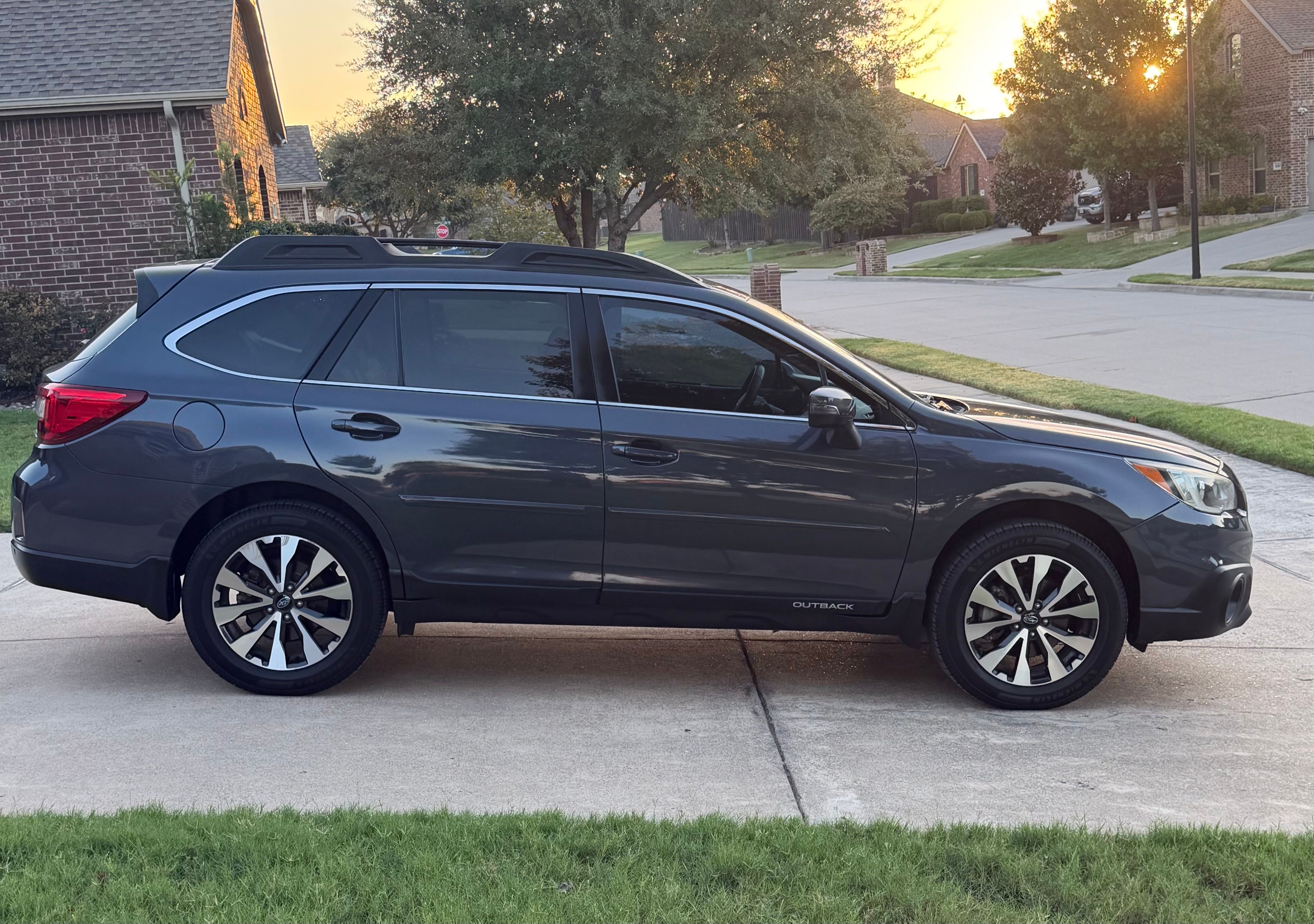 Used 2017 Subaru Outback 2.5i Limited AWD/4WD image 1