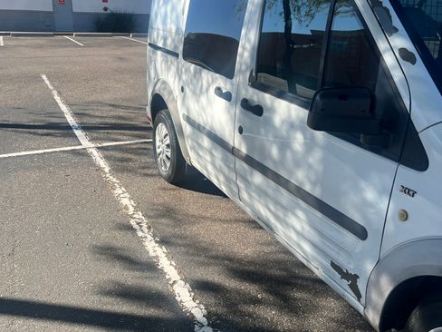 Used 2013 Ford Transit Connect XLT image 2