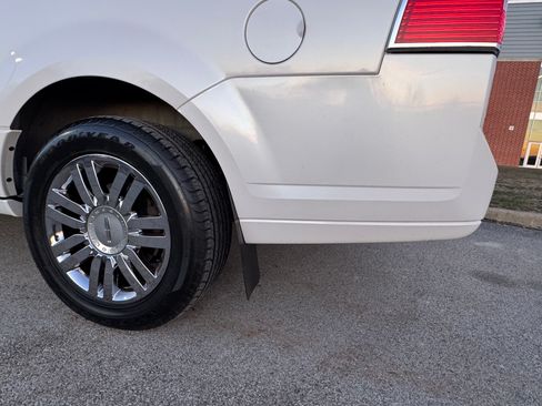 Used 2012 Lincoln Navigator L 4WD image 10