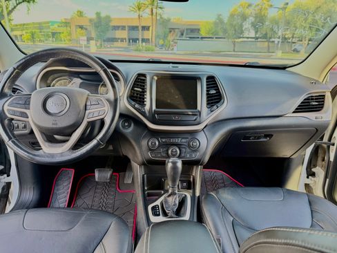 Used 2017 Jeep Cherokee High Altitude FWD image 8